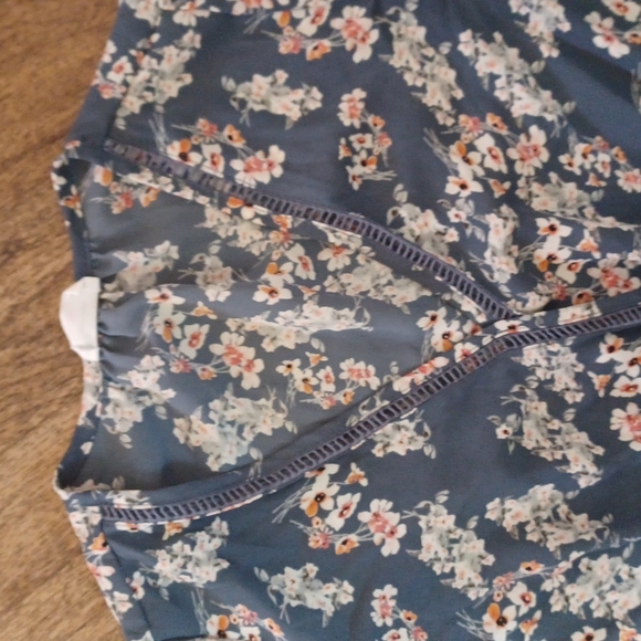 Sienna Sky top size medium - Picture 2 of 9